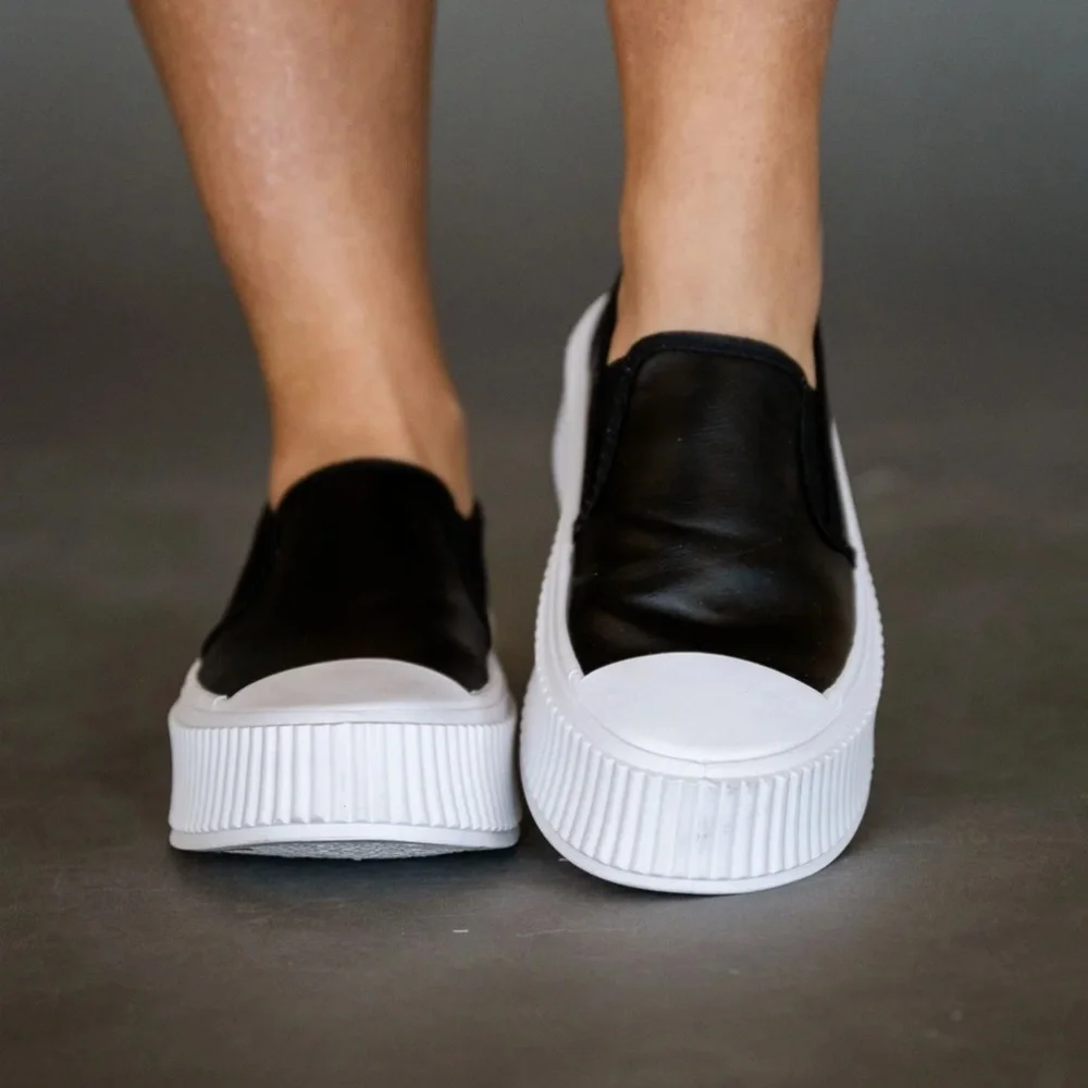 Qupid Mizar slip on platform style shoe, size 6